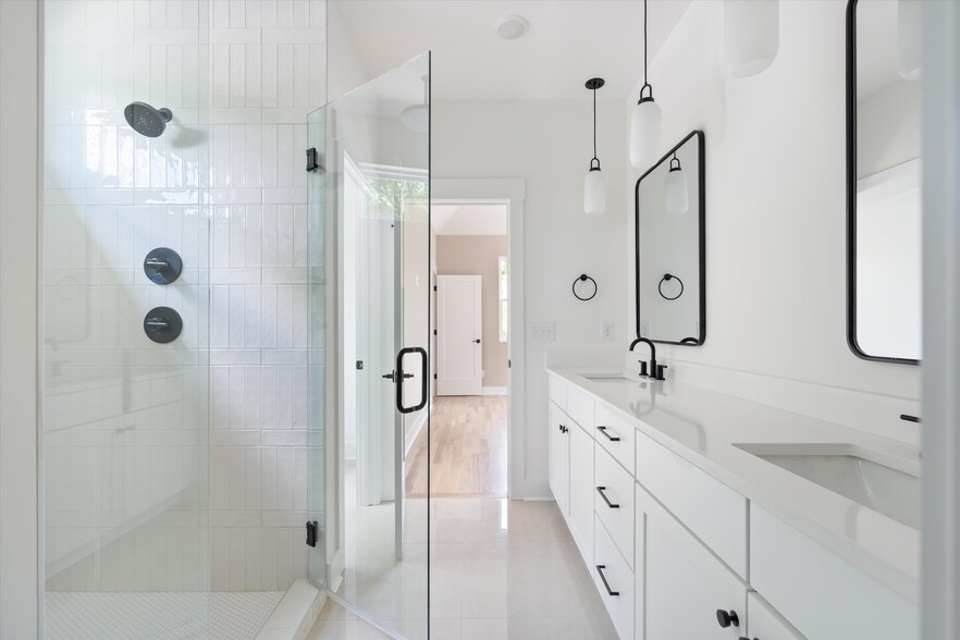 Building Photo - 2830 Clifton Ave