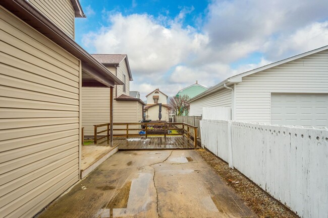 Building Photo - Cozy 1 Bedroom in McKeesport available May...