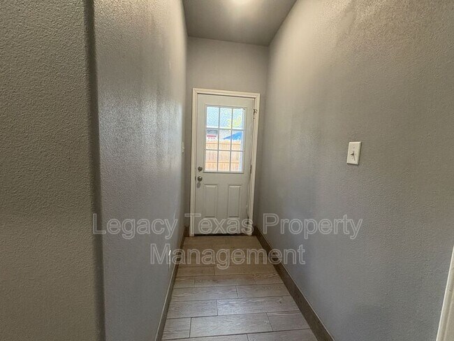 Building Photo - 216 Cleveland St