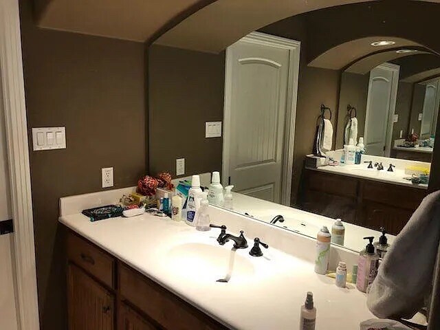 Building Photo - Room in Townhome on Old Lampasas Trail