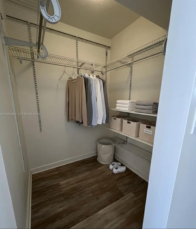 Building Photo - 6830 Indian Creek Dr