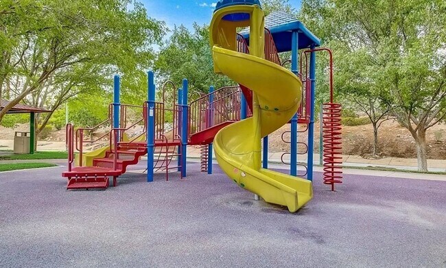 Building Photo - 3055 Sunrise Heights Dr