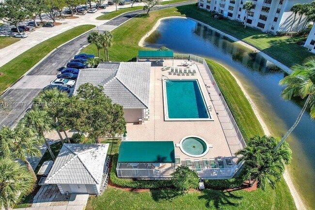 Building Photo - 6049 Balboa Cir