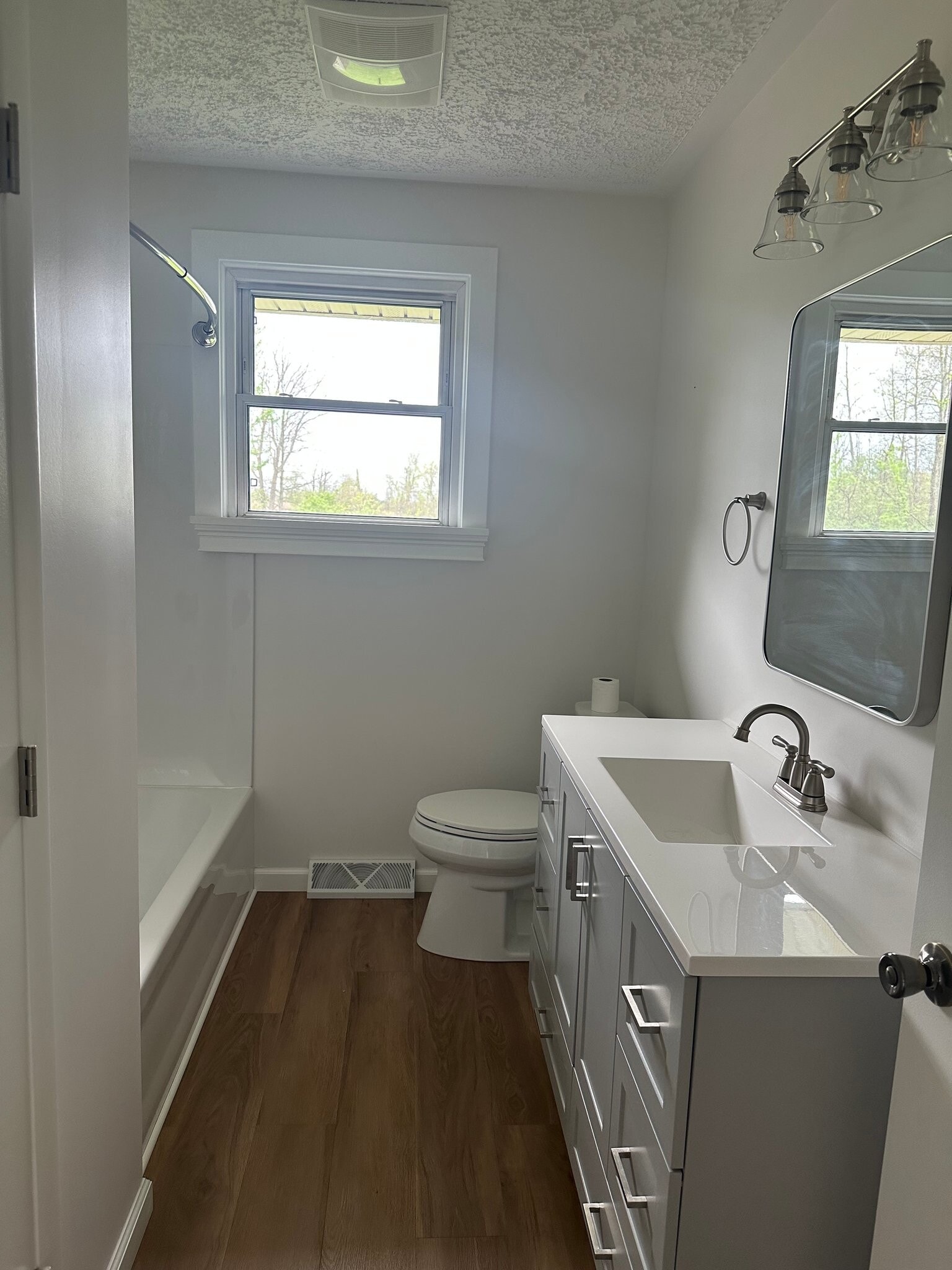 Building Photo - 1211 Walcrest Dr