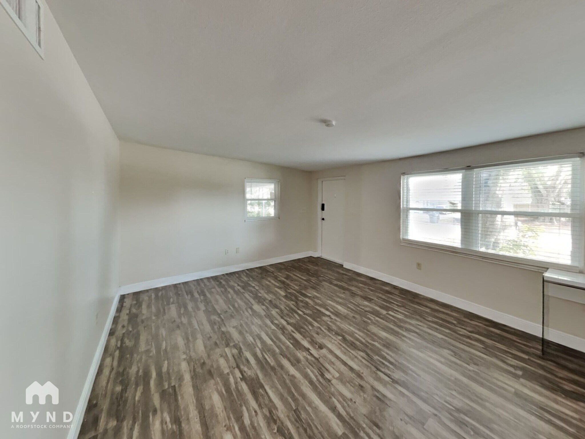 Building Photo - 14 Lamplight Ln