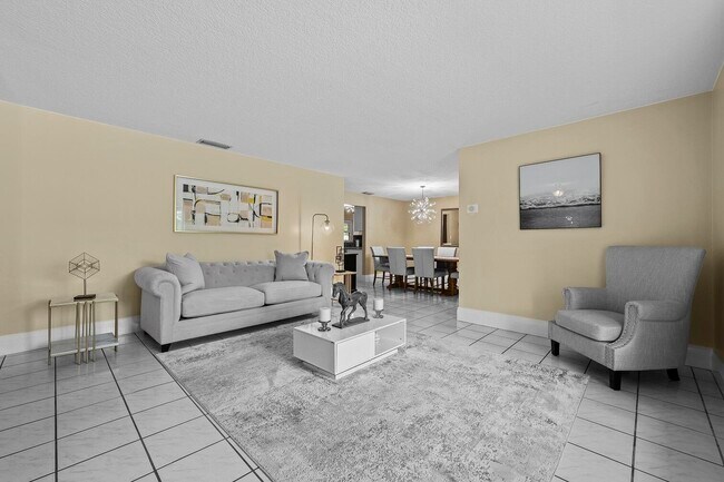 Building Photo - 13724 Lilac Pl