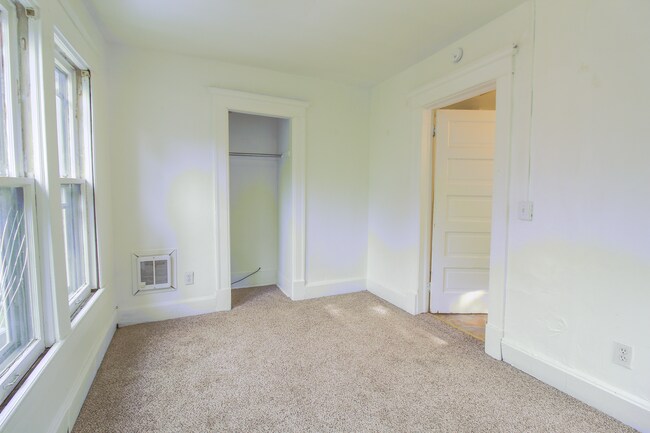 Building Photo - 809 Oak St