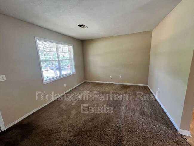 Building Photo - 2102 Winifred Ln