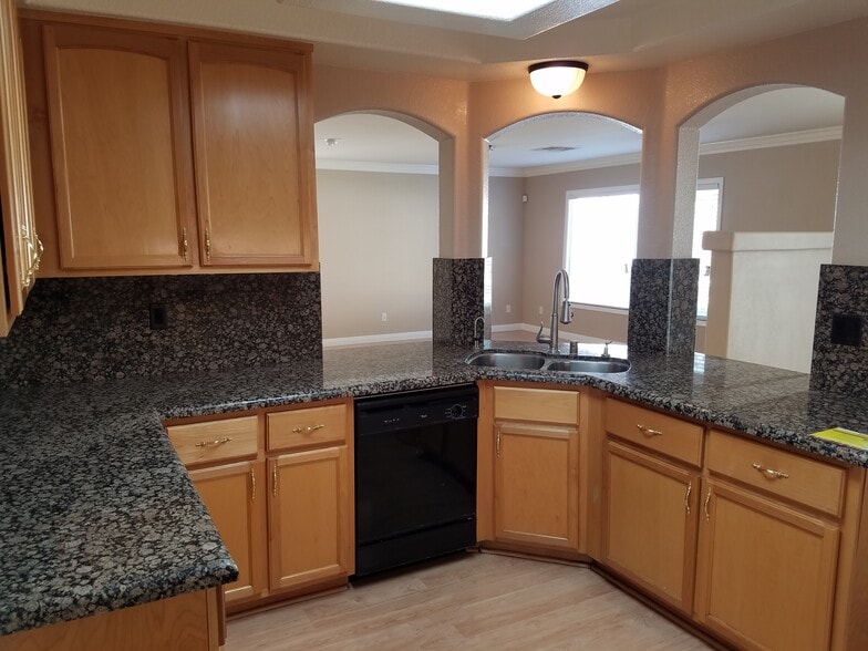 Building Photo - 9740 Powell Plateau Ct