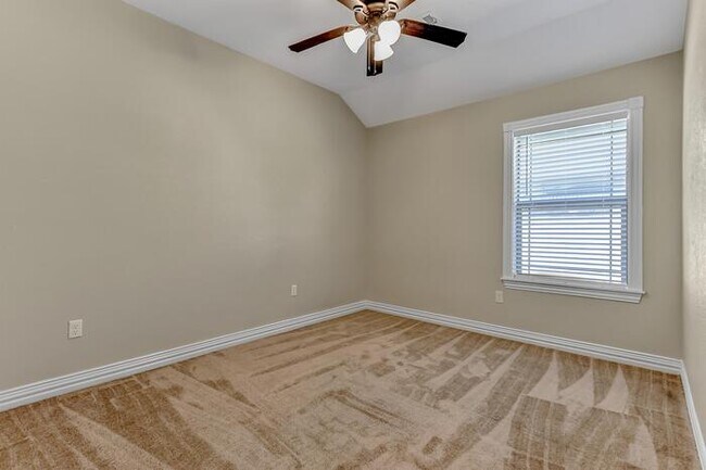 Building Photo - 244 Cottonwood St