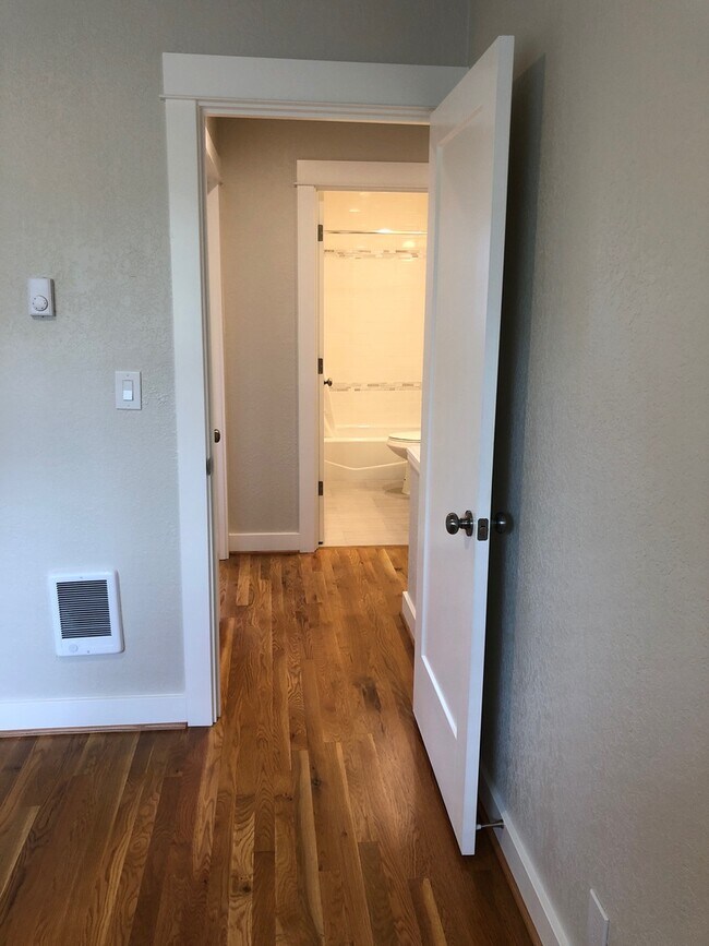 Building Photo - New Townhouse Abernathy Clinton OHSU Priva...