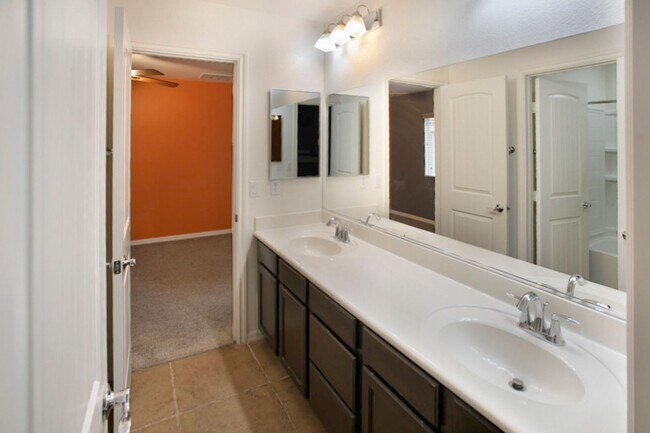 Building Photo - 3 Story Home With Large Loft IN Providence