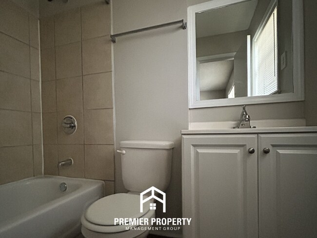 Building Photo - Charming 3BR/2BA Horn Lake Home | Hardwood Floors, Brick Fireplace & Fenced Yard