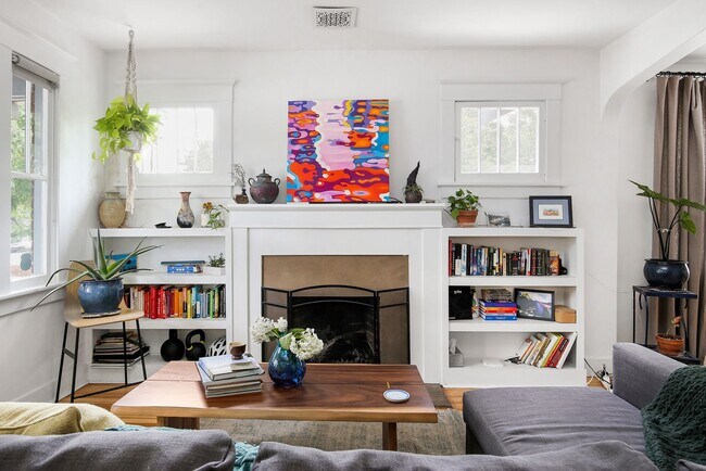 Building Photo - 803 E Ellsworth Ave