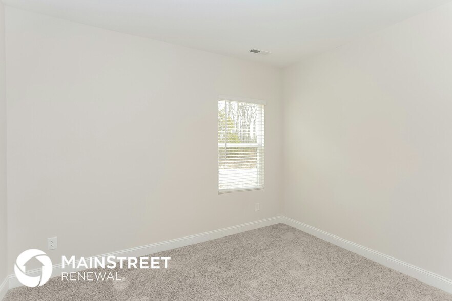 Building Photo - 3900 Allenby Pl