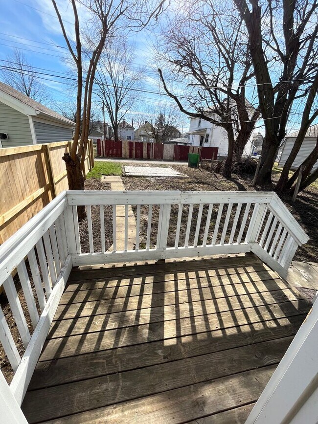 Building Photo - Recently renovated 2 bedroom 1.5 bathroom ...