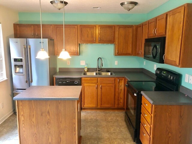 Building Photo - 8415 Varden Ct