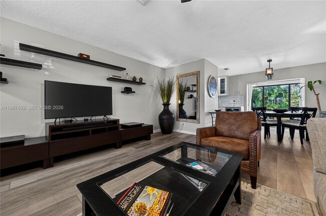 Building Photo - 371 SE 3rd St