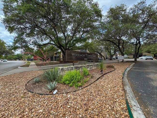 Building Photo - 3843