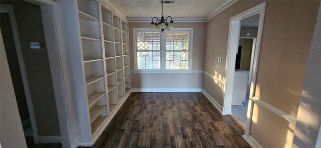 Building Photo - 3774 Maclamar Rd