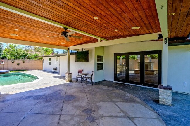 Building Photo - 11192 Martha Ann Dr