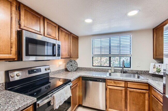 Building Photo - 700 E Mesquite Cir