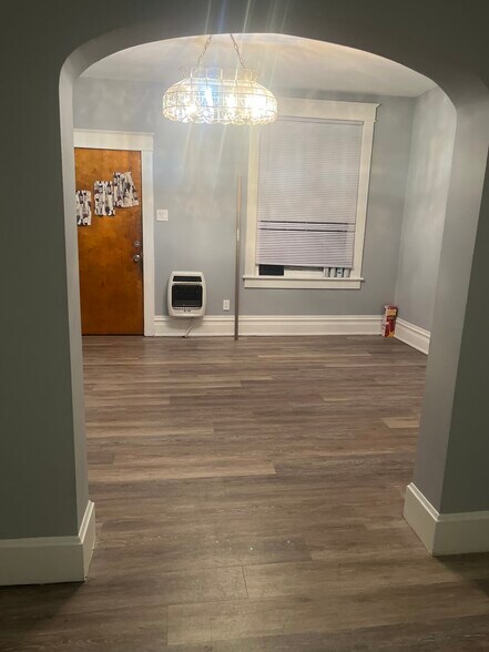 living room - 529 Linden Ave