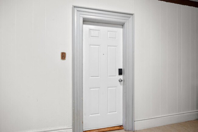 Building Photo - 21 Lord Ave