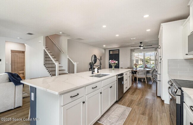 Building Photo - 7389 Tourmaline Dr