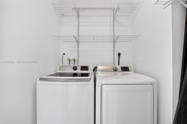 Building Photo - 9920 NW 68th Pl