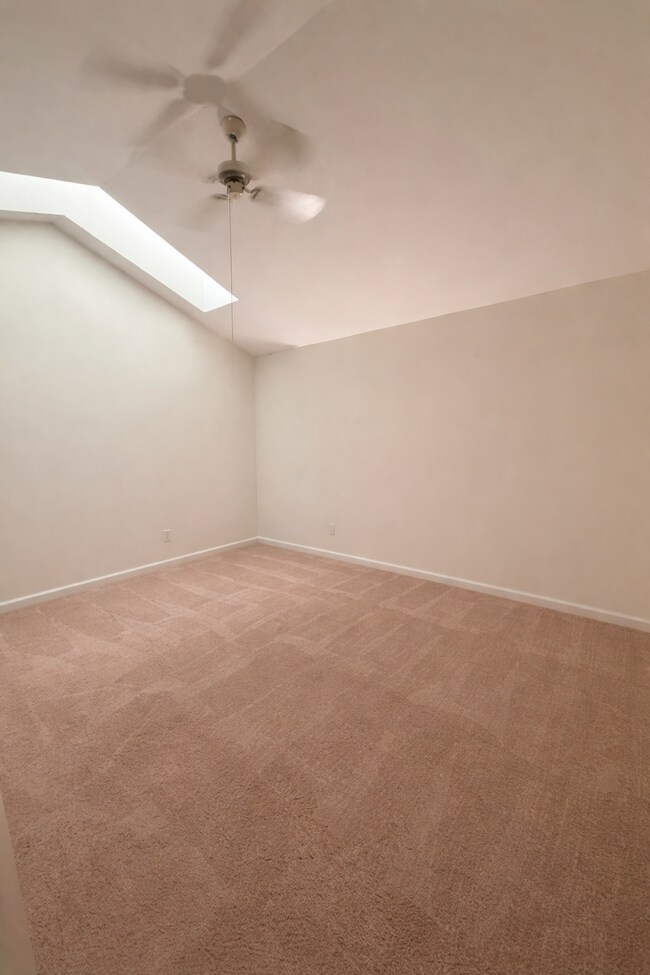 Building Photo - 31 Railroad St