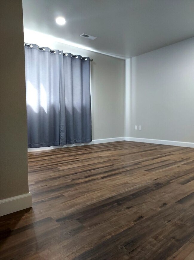 Building Photo - 2 Story Remodeled Single-Family Home in Po...