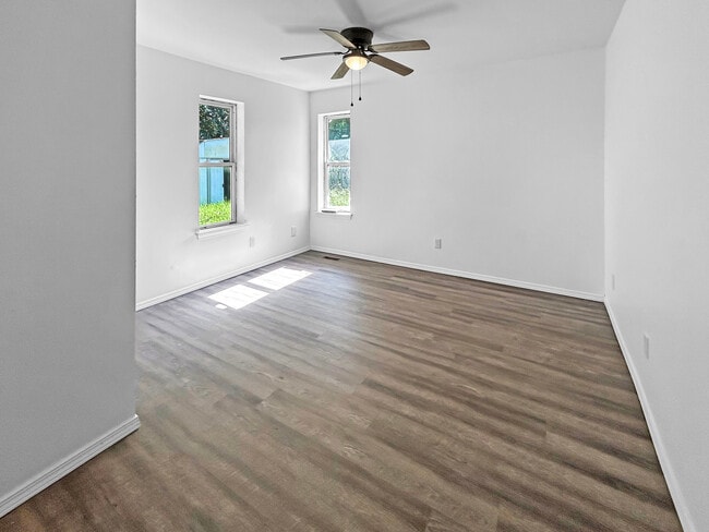 Building Photo - 1805 Southcrest Dr