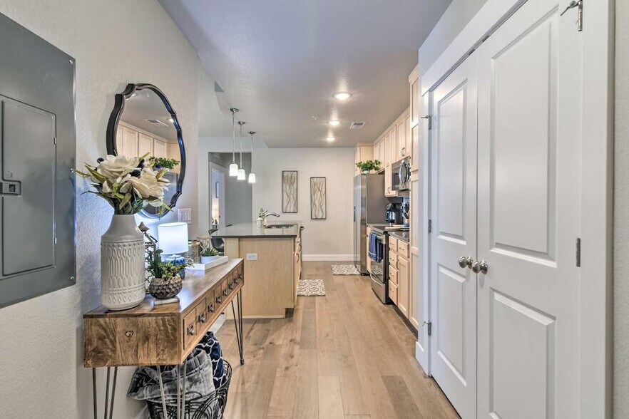 Building Photo - 4622 Hahns Peak Dr