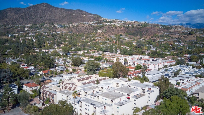 Building Photo - 1339 N Columbus Ave