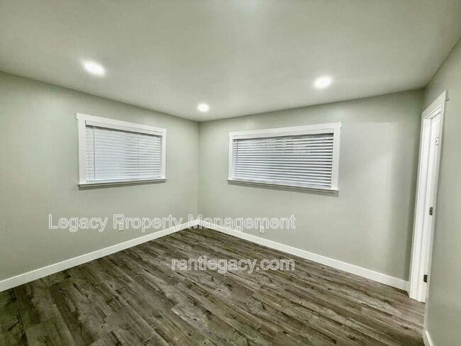 Building Photo - 6920 Demaret Dr