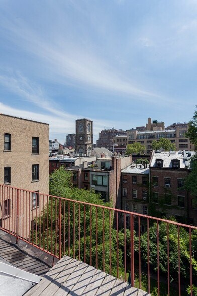 Building Photo - 350 W 21st St