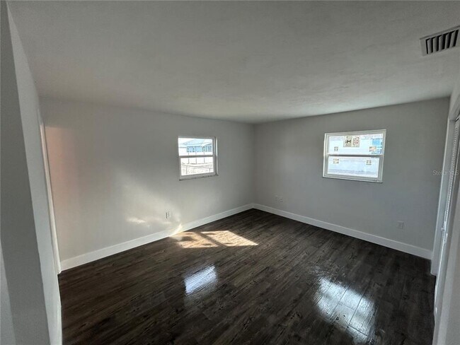 Building Photo - 3310 Jamestown St