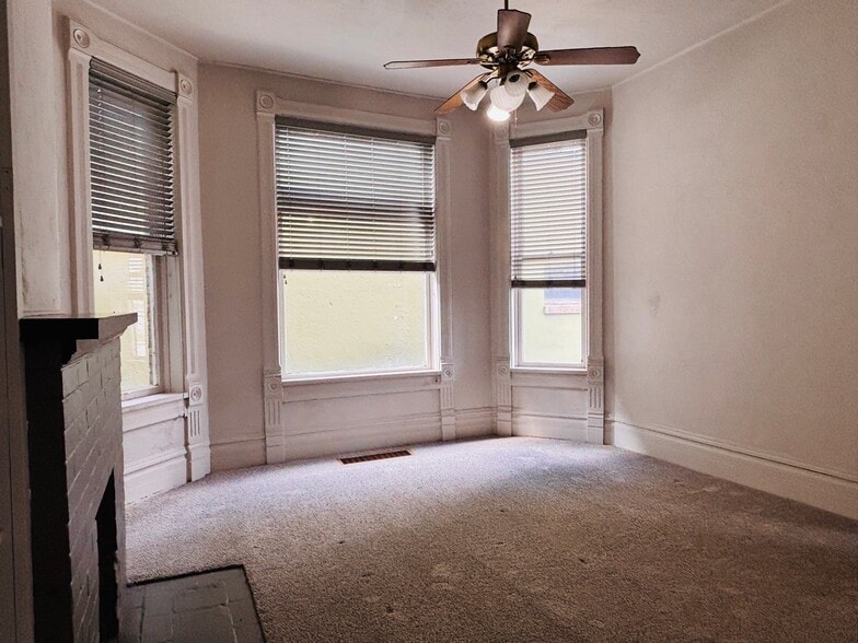 Building Photo - 12 E 200 S