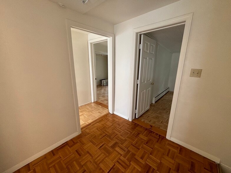 Building Photo - 164 Bowen St