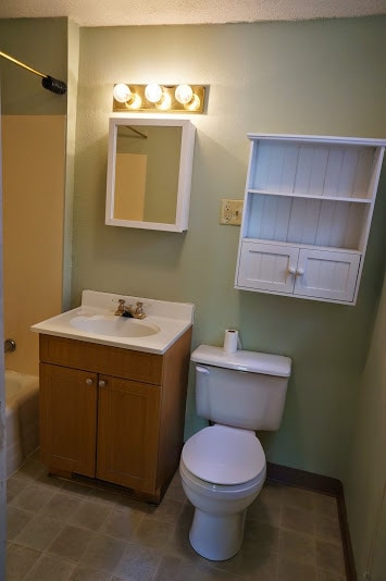 Building Photo - AVAILABLE JUNE 1ST 2026 - 4 bed, 2 bath home available!