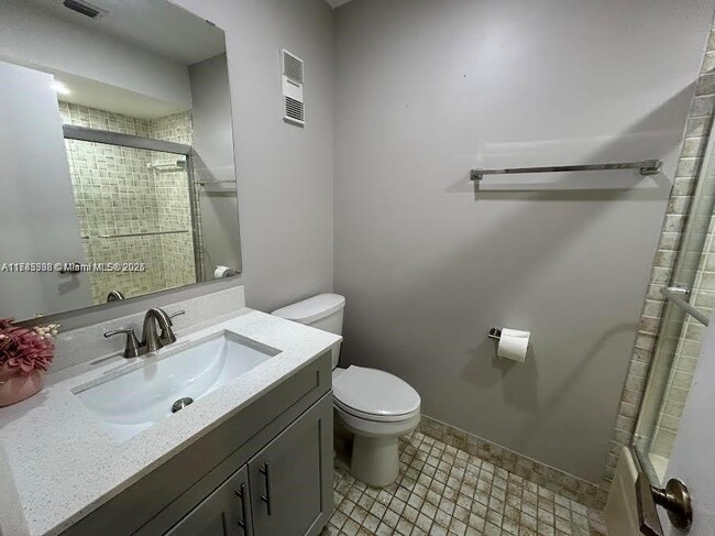 Building Photo - 2101 Bayberry Dr
