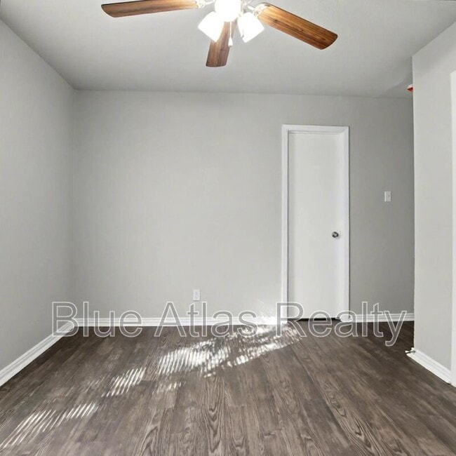 Building Photo - 1613 Continental Dr