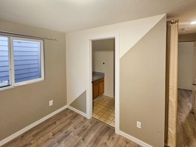 Building Photo - 599 Page Ct