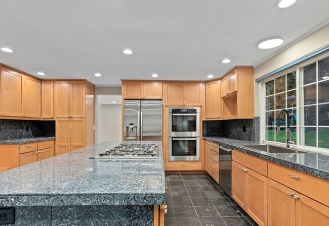 Building Photo - Stunning Private AIR CONDITIONED Dream Home in Coveted Bridal Trails
