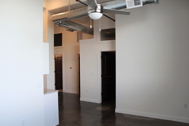 Building Photo - 410 Wellons St