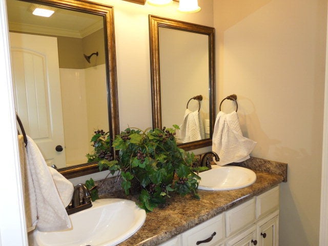 Building Photo - Charming 3-Bedroom Home with Modern Amenit...