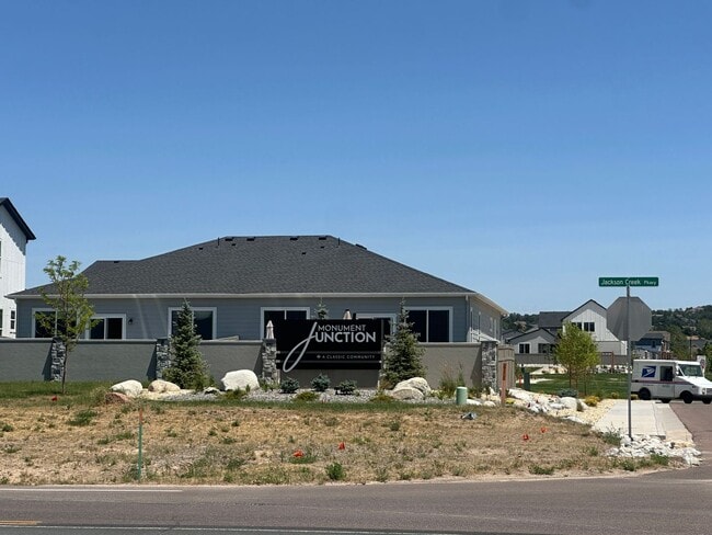 Building Photo - Low-Maintenance Living with the Best View in the Neighborhood