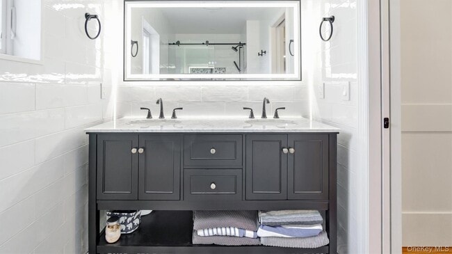 Building Photo - 120 Promenade Dr