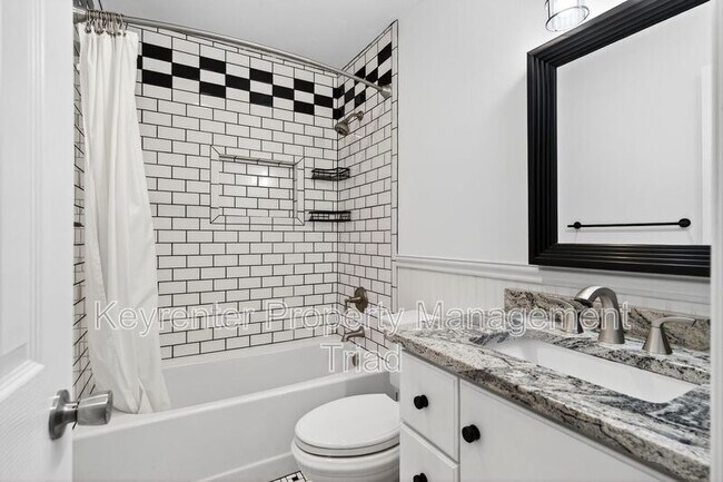 Building Photo - 2312 Bonnie Ln